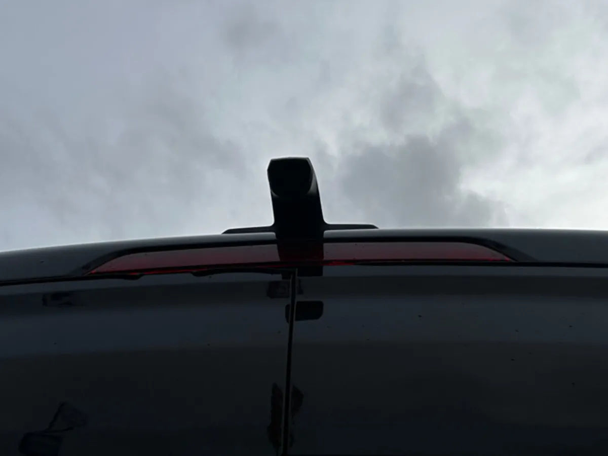 Maxus DELIVER 9 FWD IN BLACK METALLIC - Image 3