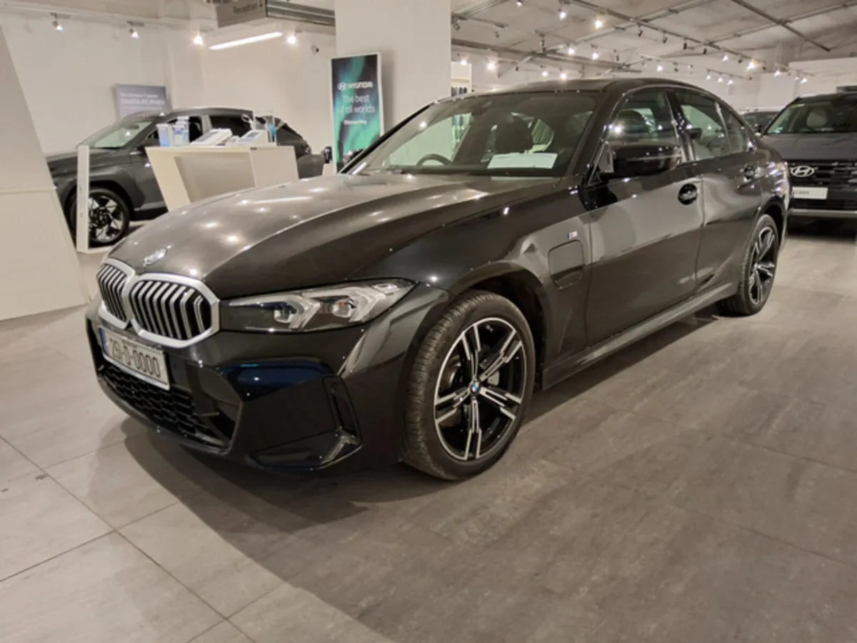 BMW 3-Series 330e M SPORT ** PLUG IN HYBRID ** - Image 3