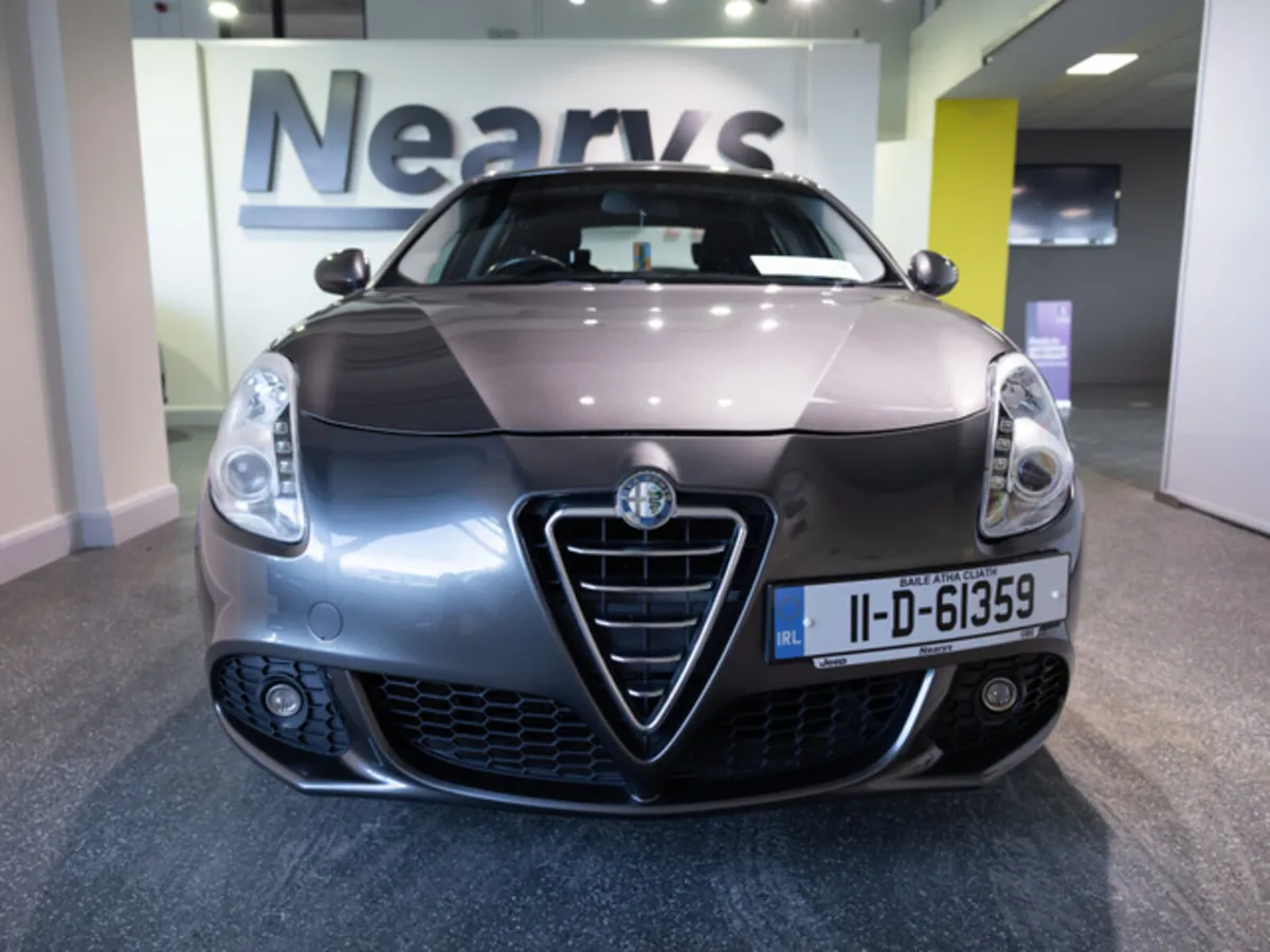 Alfa Romeo Giulietta 1.4 TB LUSSO 120BHP 5 5DR - Image 2