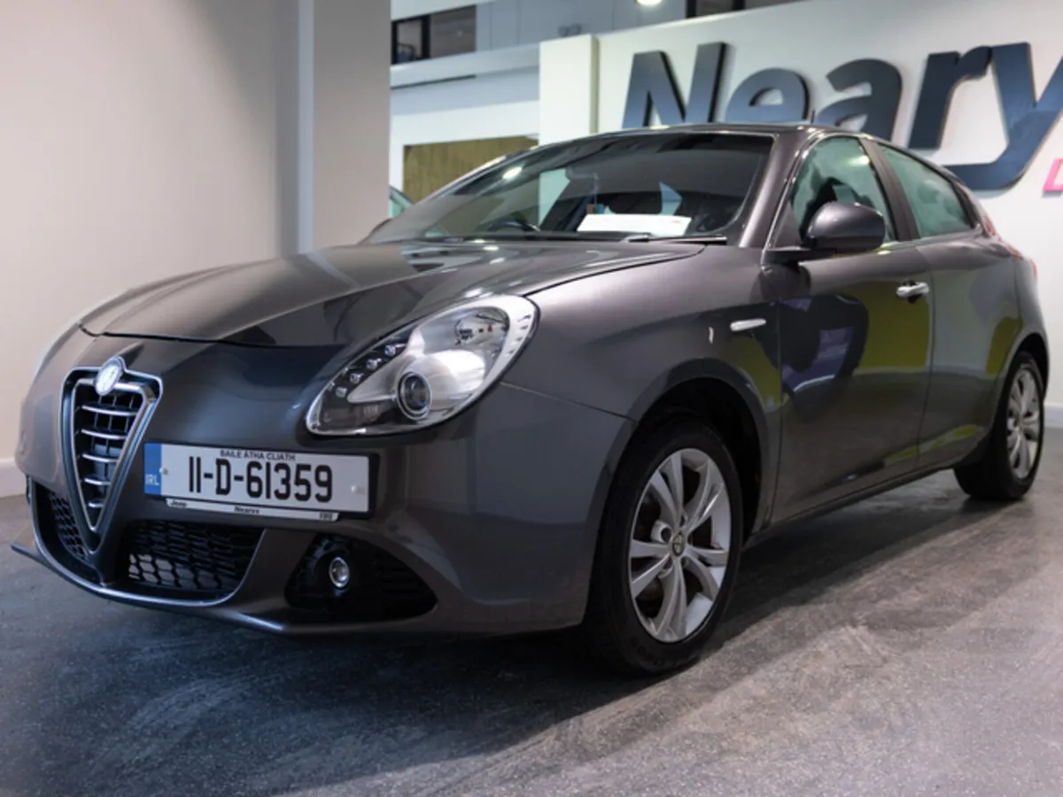 Alfa Romeo Giulietta 1.4 TB LUSSO 120BHP 5 5DR - Image 3