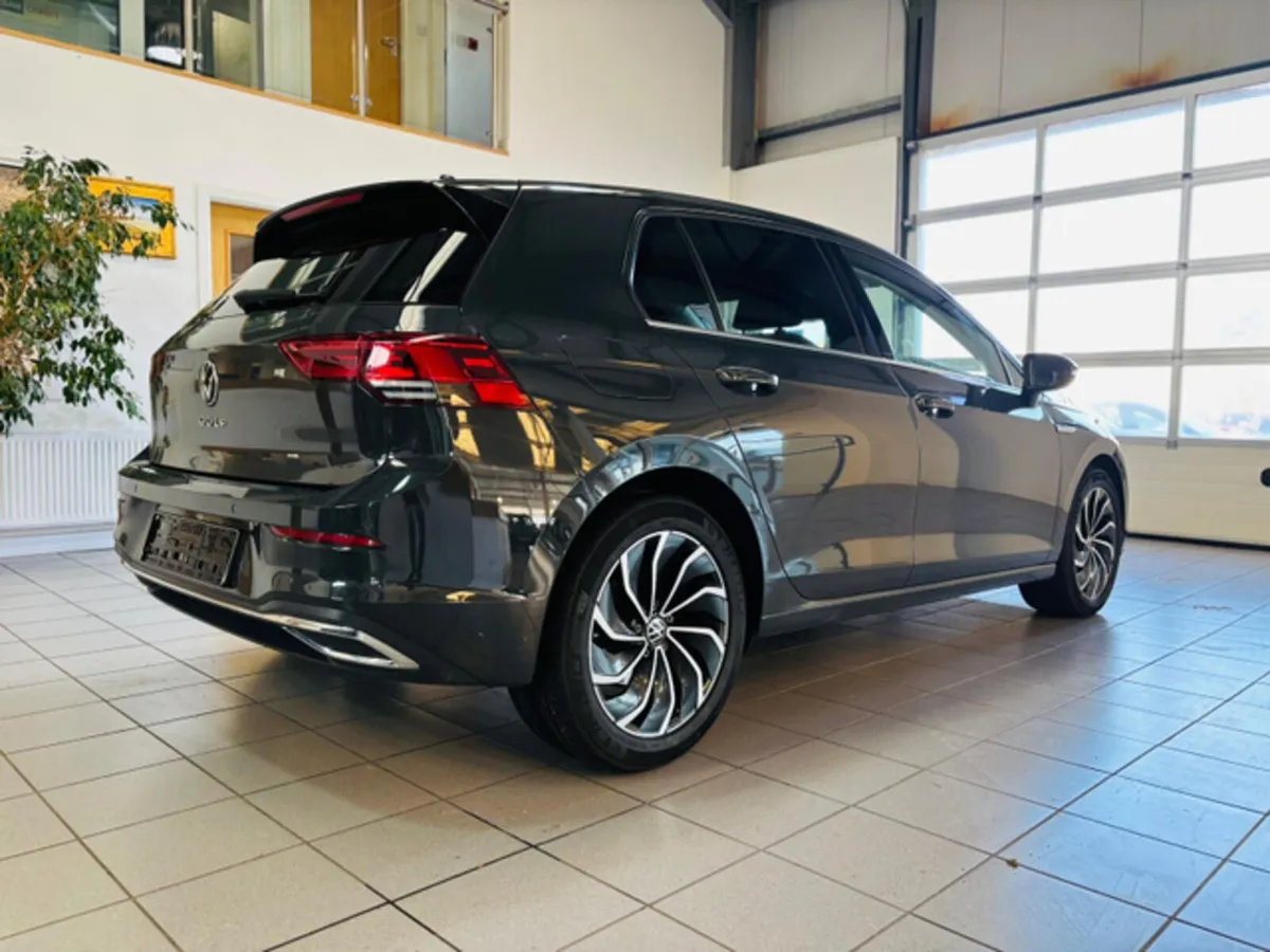 Volkswagen Golf STYLE 2.0 TDI 115HP 5DR - Image 4