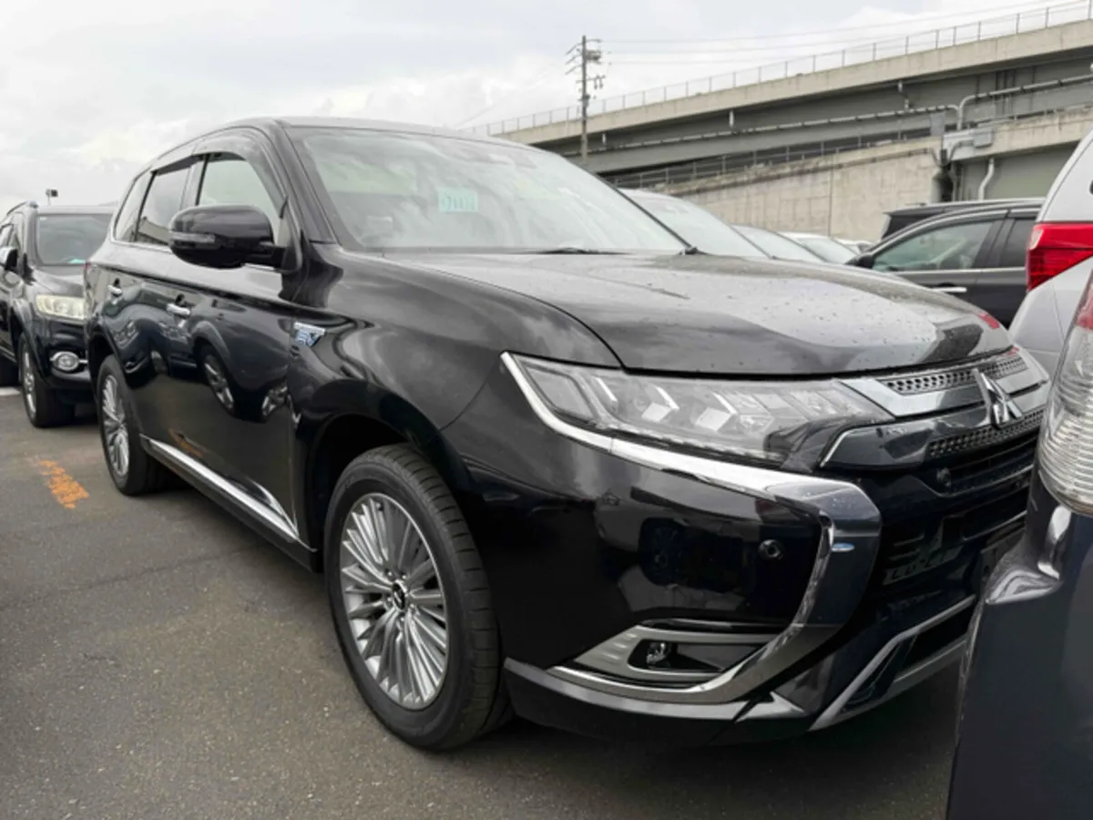 Mitsubishi Outlander G 4WD HYBRID PLUG IN AUTOMATI