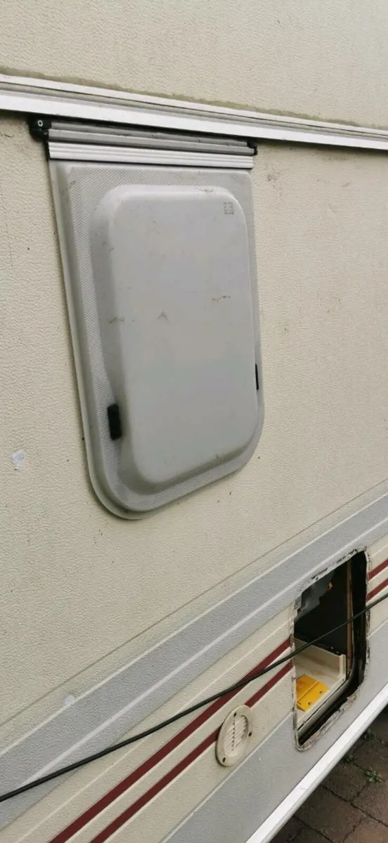 Caravan for campervan conversion or parts - Image 3