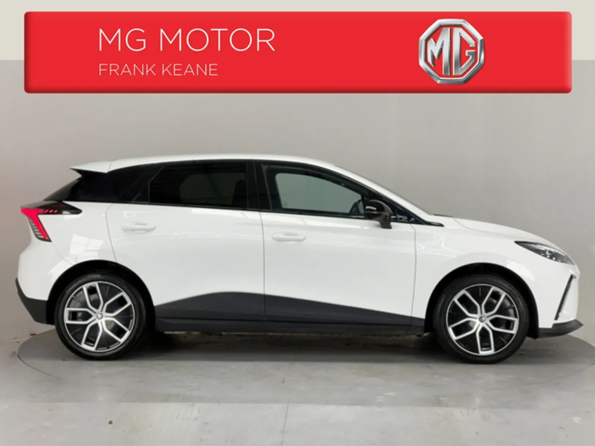 MG 4 EXCLUSIVE **HALF LEATHER HEATED SEATS**HEATED - Image 2