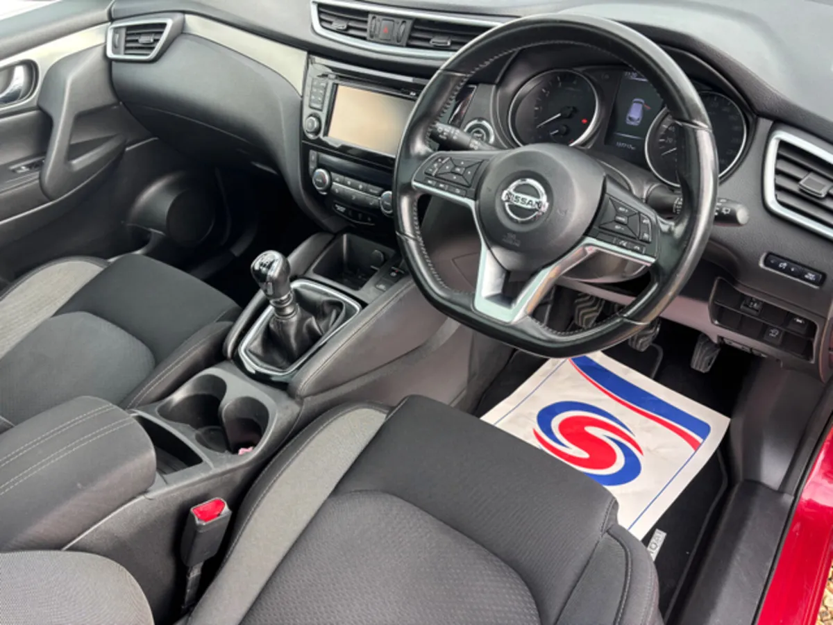Nissan Qashqai 1.2 SV PREMIUM SS 18 4 4DR - Image 3