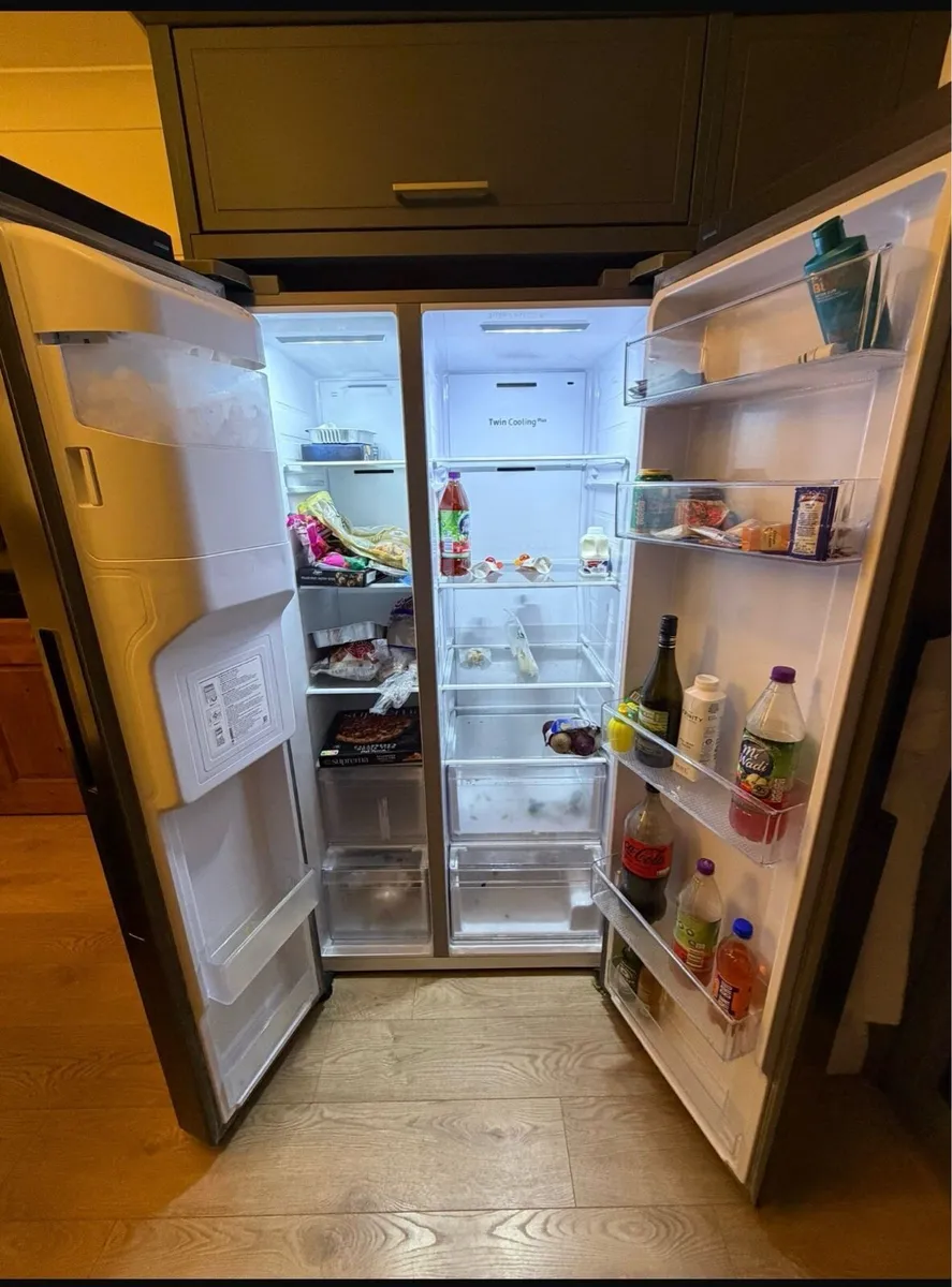 Samsung American style fridge (still in warranty) - Image 3