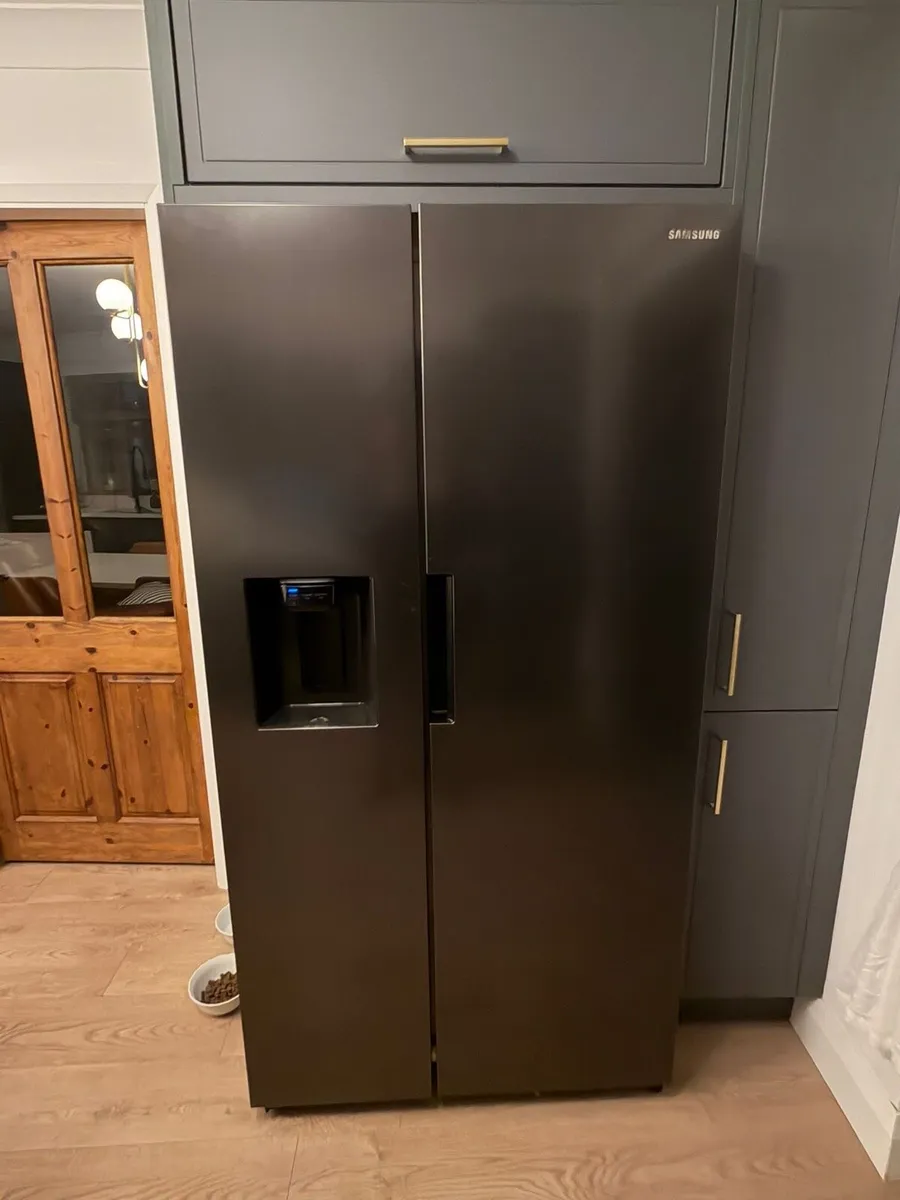Samsung American style fridge (still in warranty) - Image 1
