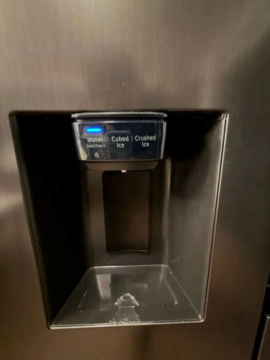 Samsung American style fridge (still in warranty) - Image 2