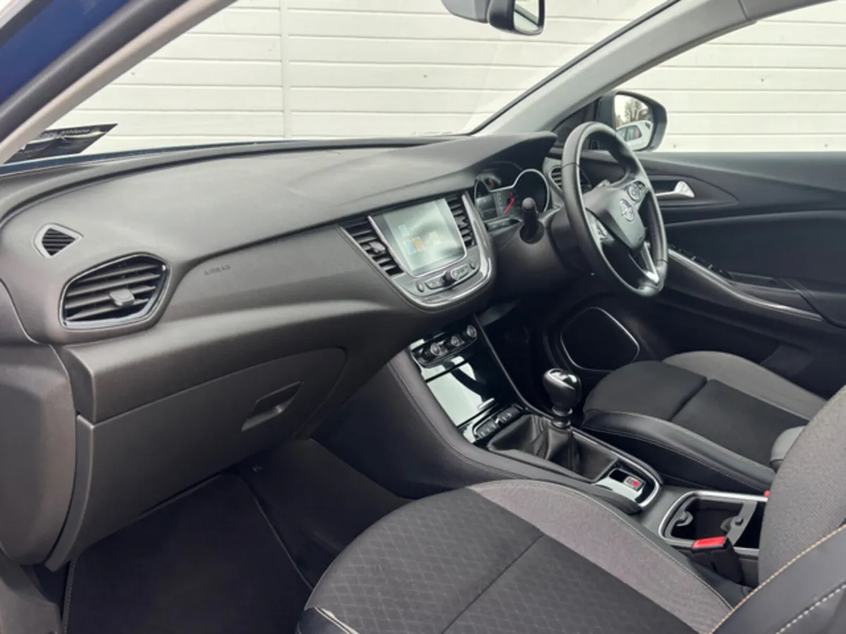 Opel Grandland X CUV SRI 1.2 130PS PETROL 4DR - Image 3