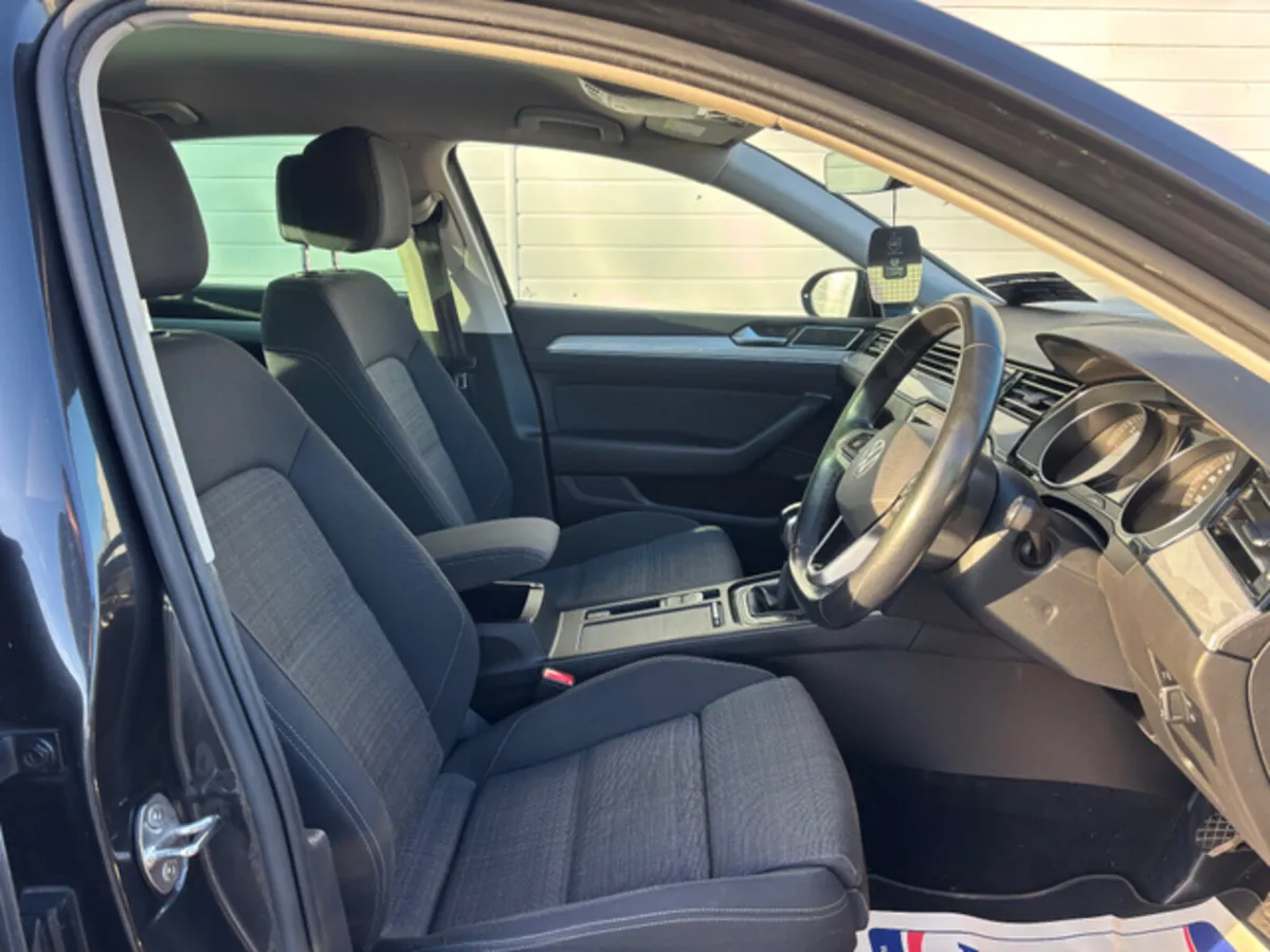 Volkswagen Passat BUSINESS 2.0 TDI MANUAL 6SPEED F - Image 2