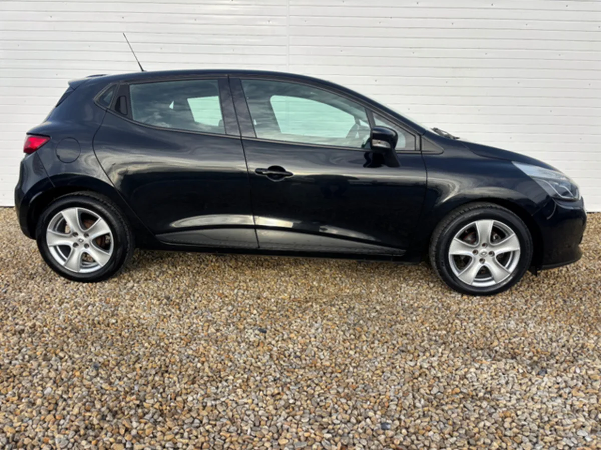 Renault Clio IV DYNAMIQUE 1.2 PET 7 4DR PETROL - Image 4