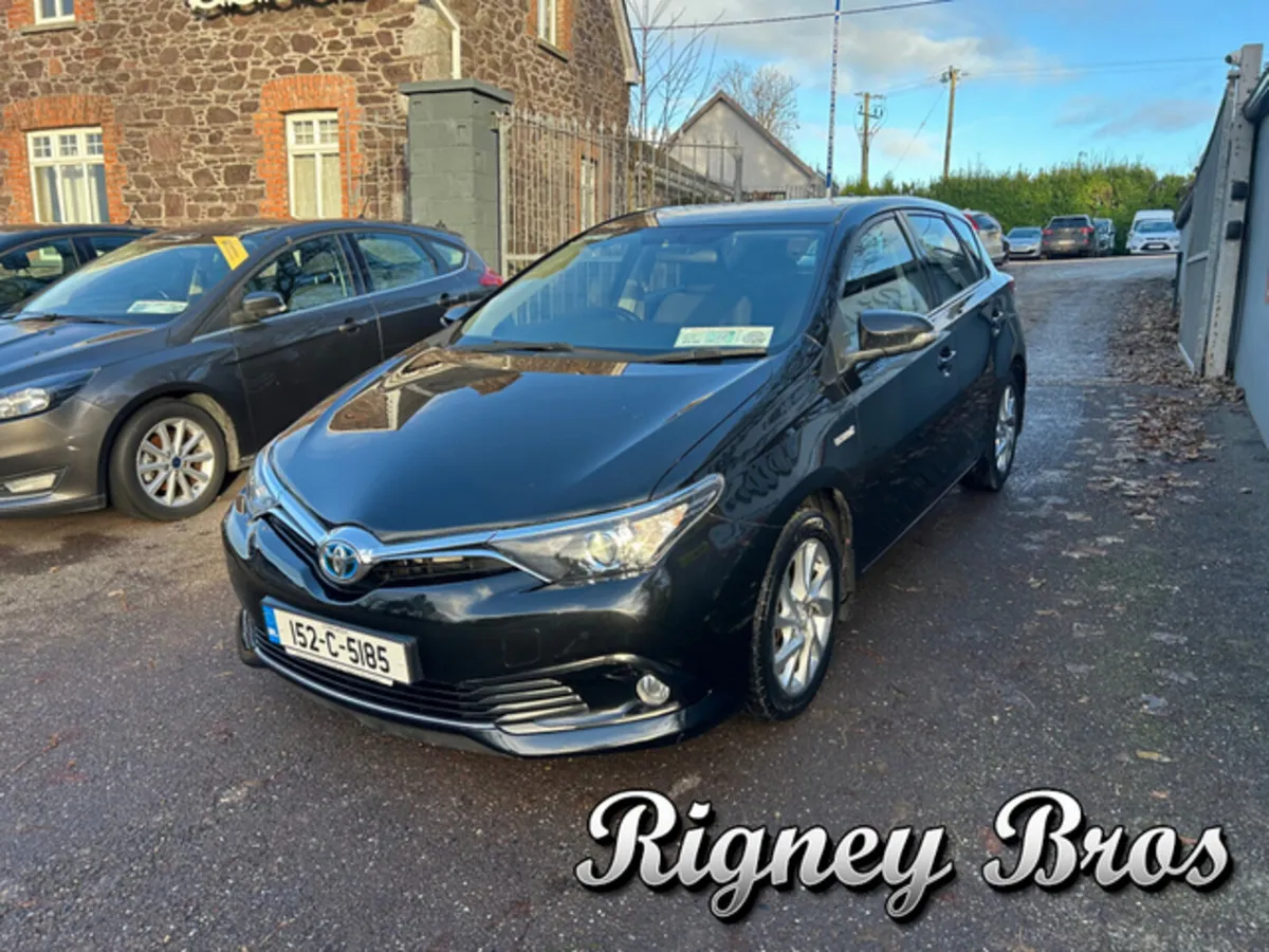 Toyota Auris 1.8 HYBRID LUNA 4DR AUTO - Image 3