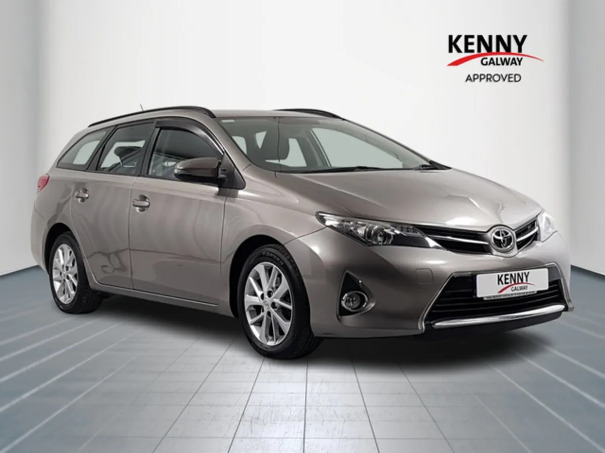 Toyota Auris 1.4 D-4D AURA TS 4DR - Image 1