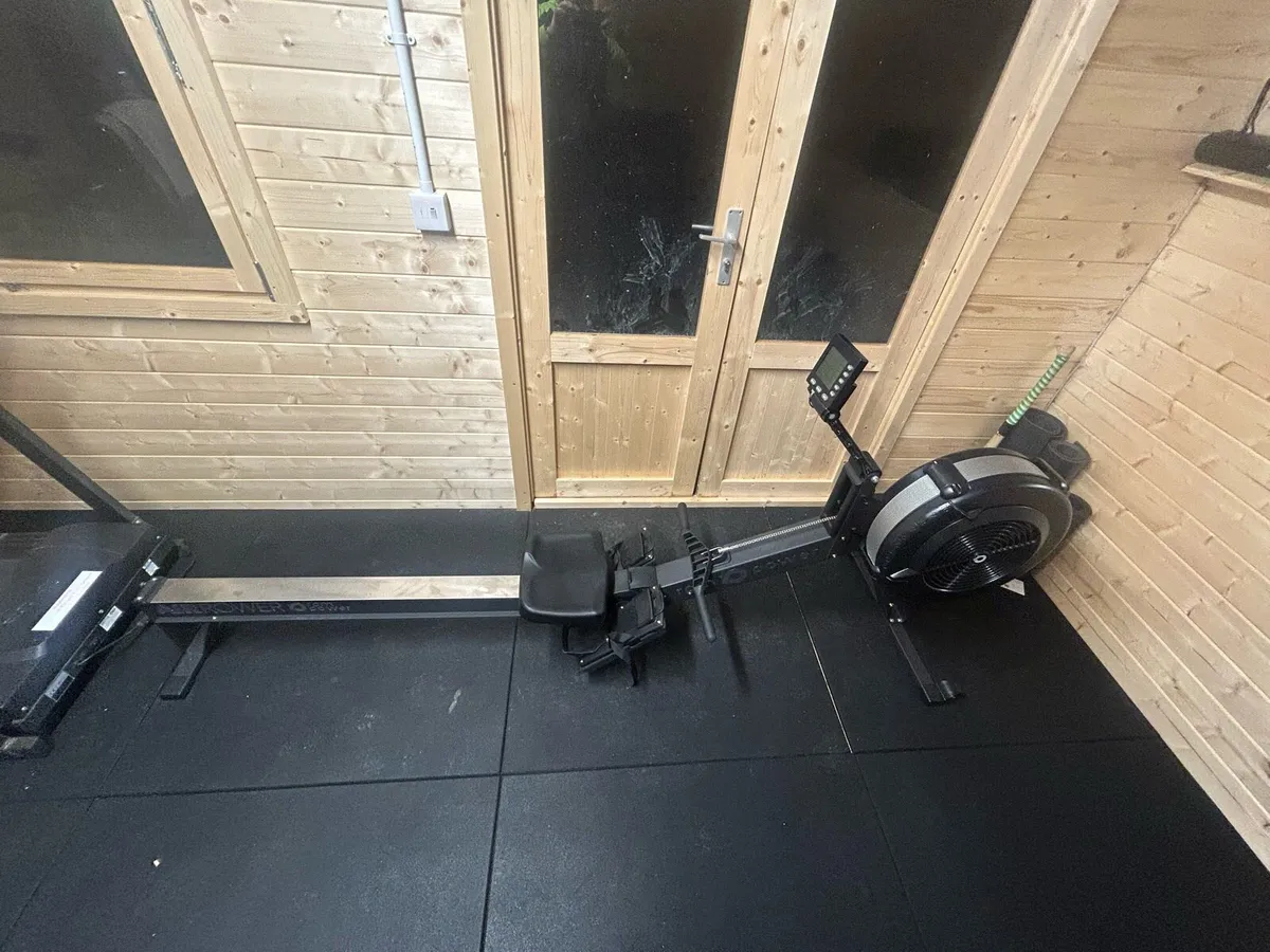 Rowing machine - Image 1