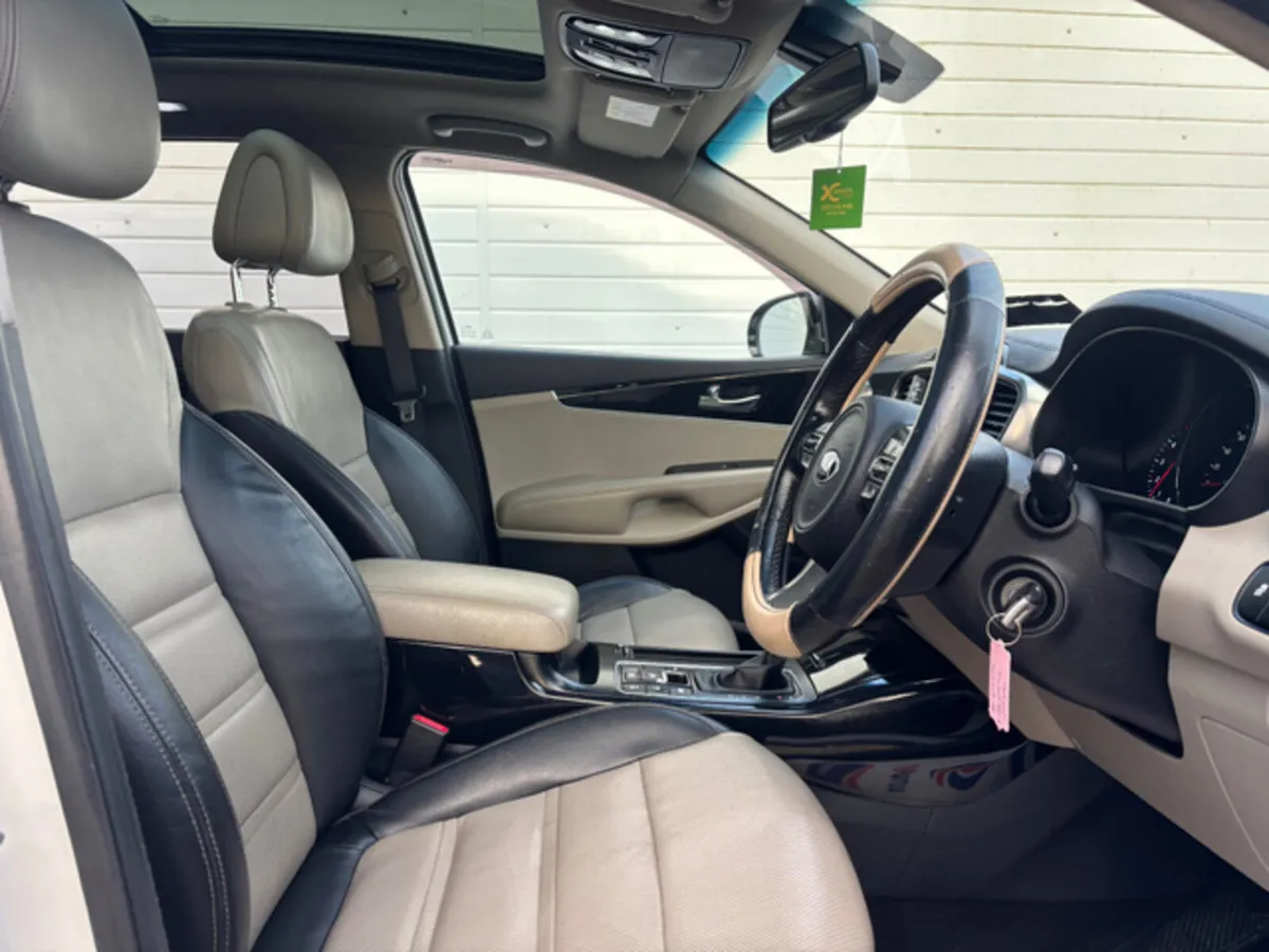 Kia Sorento PLATINUM  AUTO - Image 2
