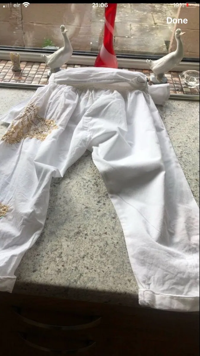 Girls BNWT trousers age 7 €10 - Image 2