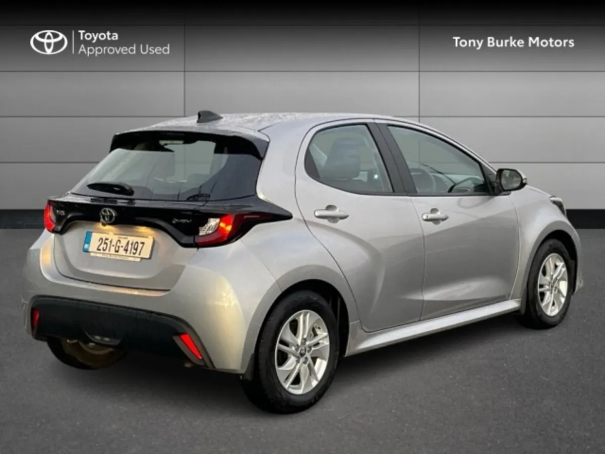 Toyota Yaris - Save EUR 4,655 - Luna - 1.5 Hybrid - Image 2