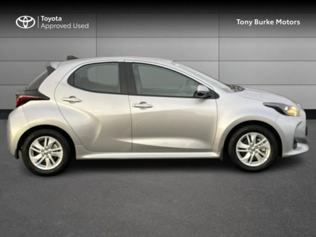 Toyota Yaris - Save EUR 4,655 - Luna - 1.5 Hybrid - Image 3
