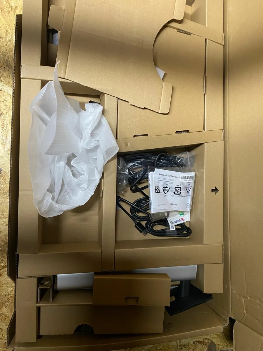 Dell 34" Web Cam Monitor - Image 4