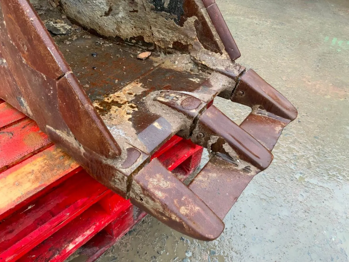 24" STRICKLAND BUCKET.....65mm PINS......#265. - Image 3