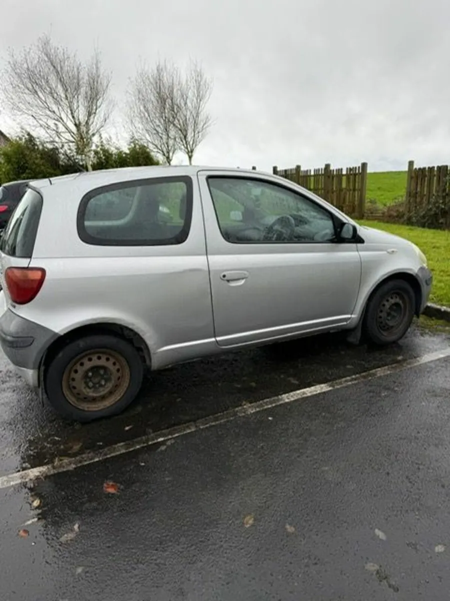 Toyota Yaris 2003 - Image 4