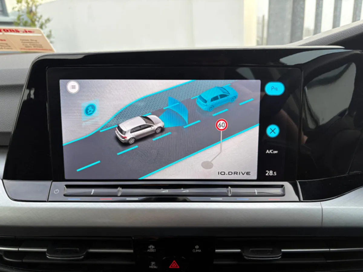 Volkswagen Golf LIFE TDI - Image 2