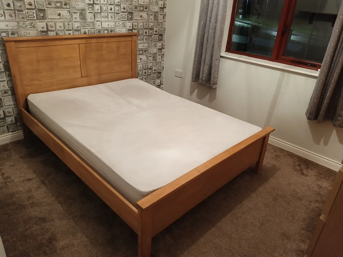 Double bed + mattress - Image 1