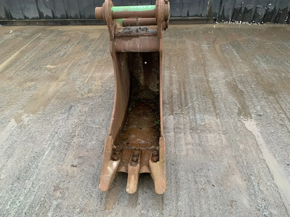 14 Inch Digger Bucket – 80mm Pins | 420mm Centres - Image 3
