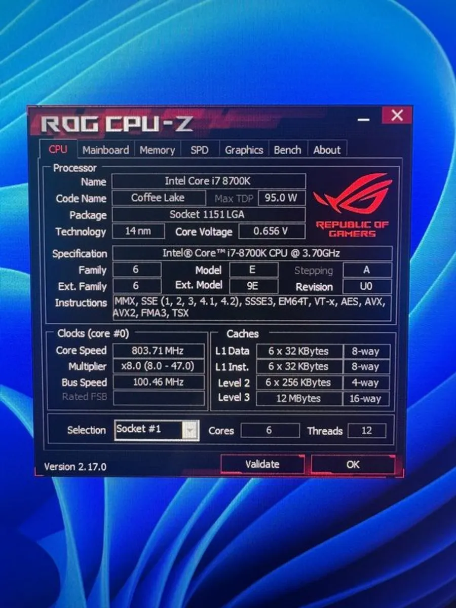 Gaming PC with premium peripherals. - Image 2