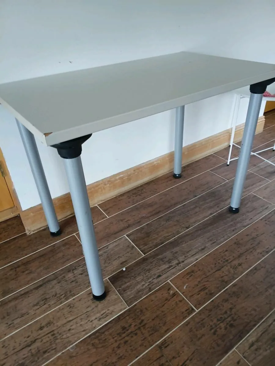 Desk table
