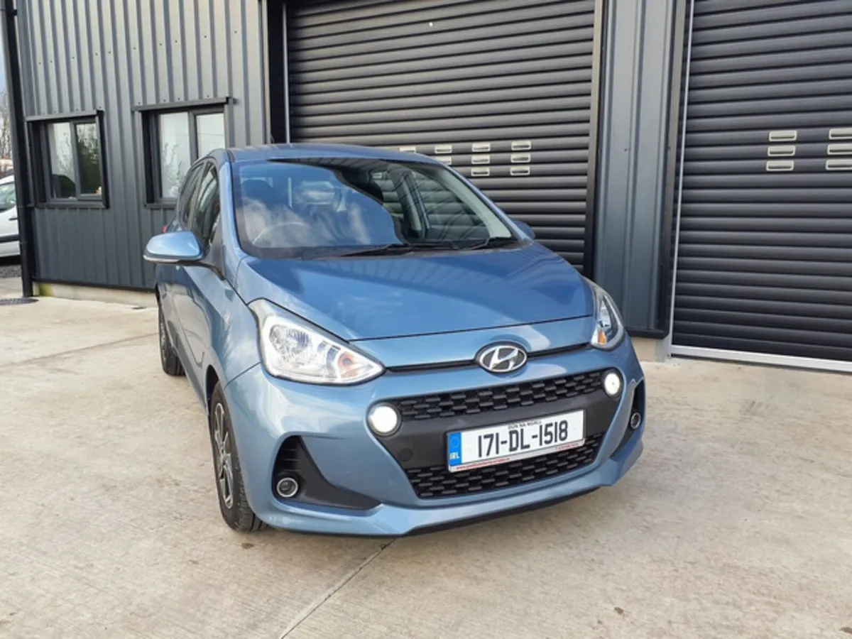 Hyundai i10 Deluxe 4DR - Image 2