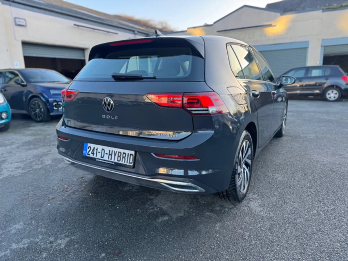 Volkswagen Golf STYLE TSI E-HYBRID S DSG - Image 4