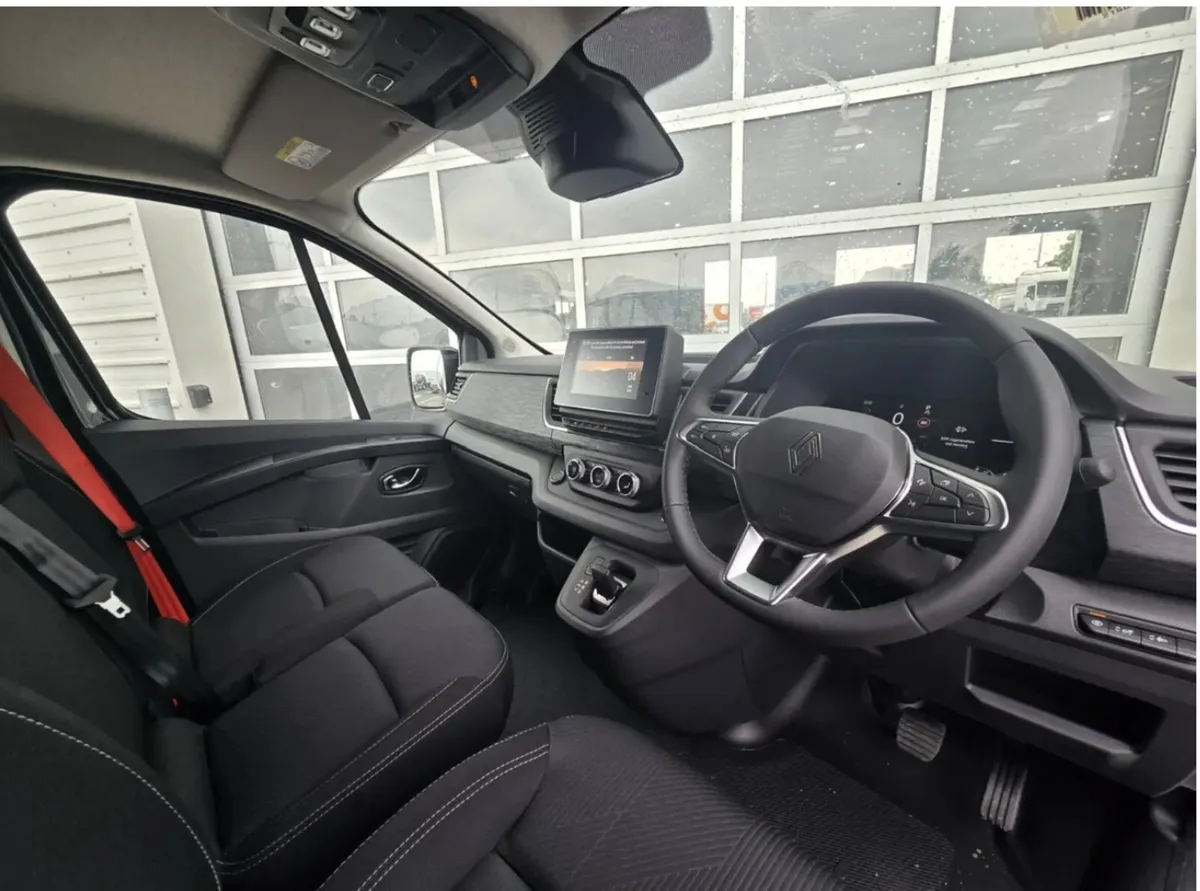 Renault Traffic Exclusiv 170BHP Auto Highland Grey - Image 2