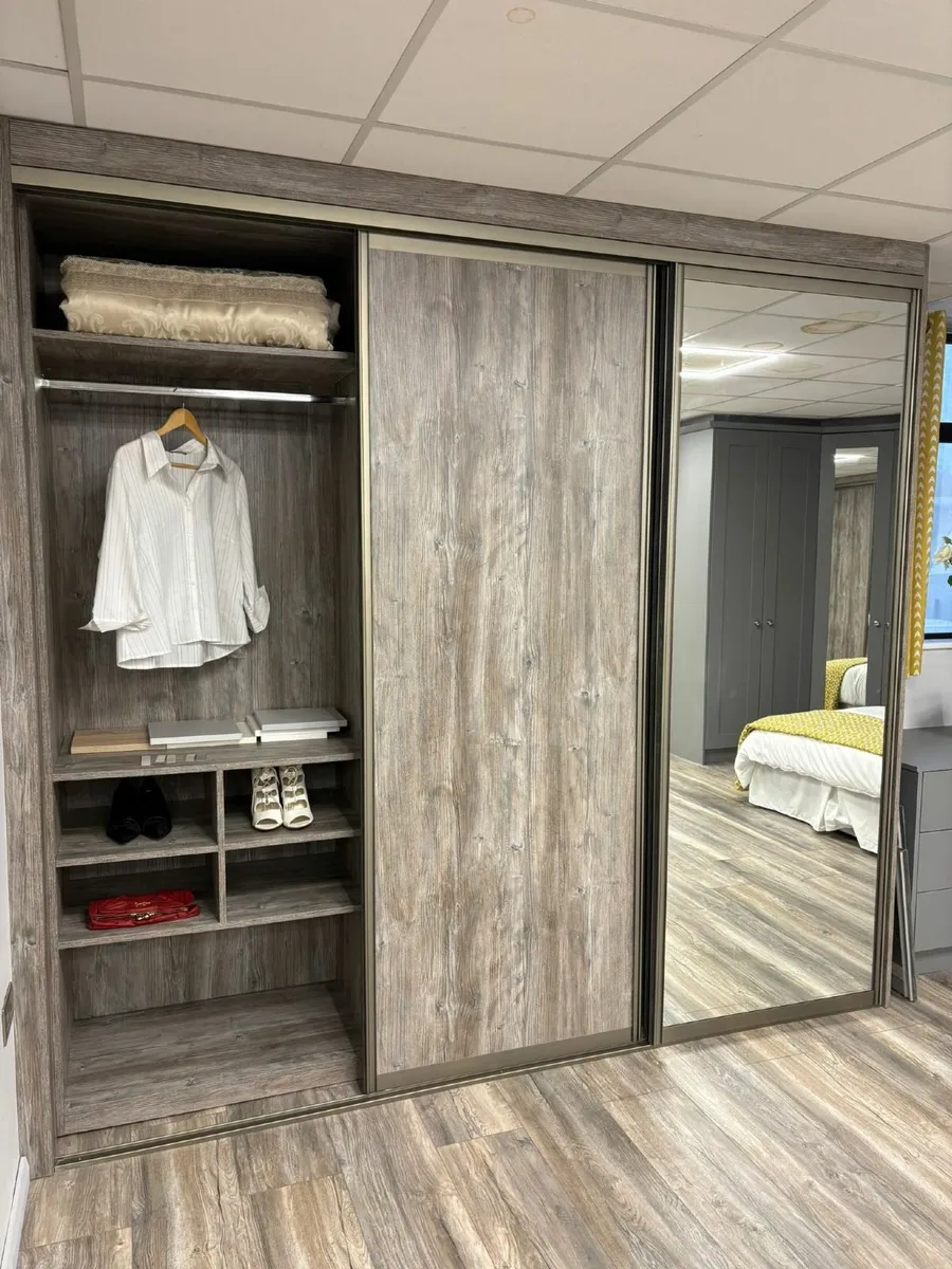 3 x Door Sliding Wardrobe - Image 4