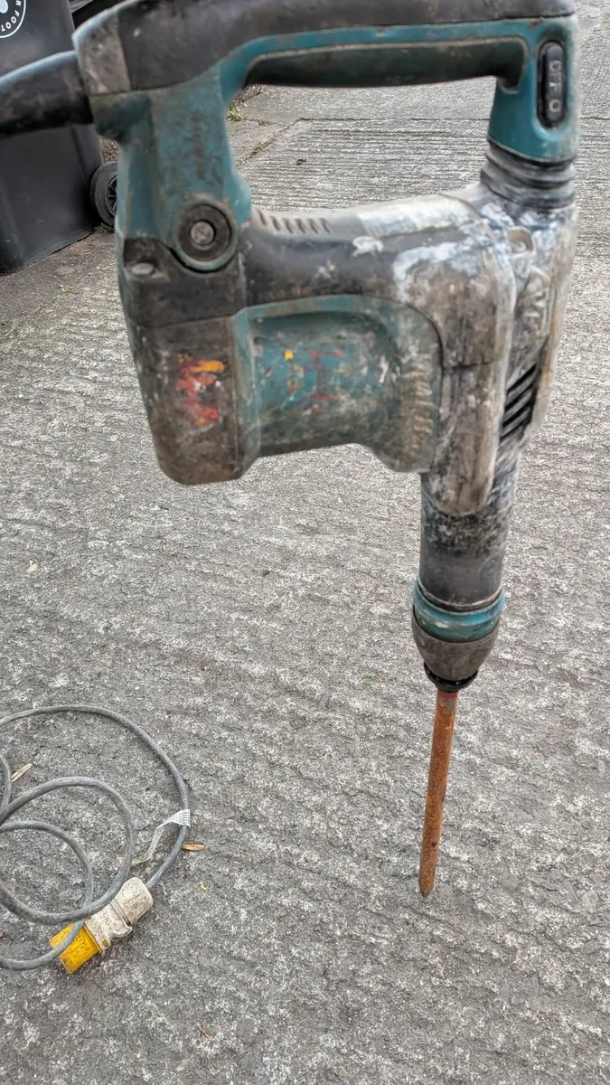 Makita HM0871C Professional Demolition Hammer 110V - Image 4