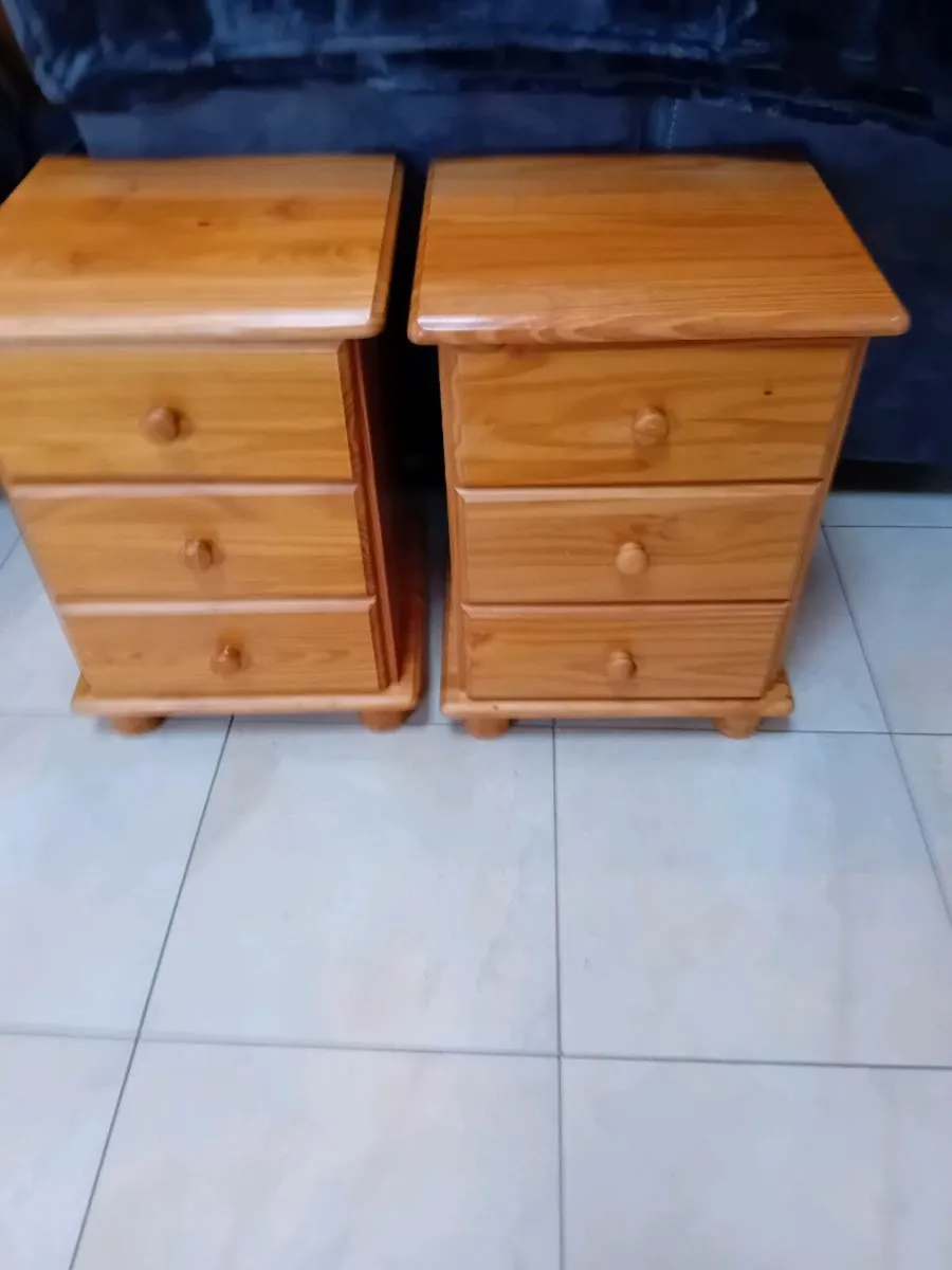 BEDSIDE CABINETS. X.   2.   PINE - Image 2