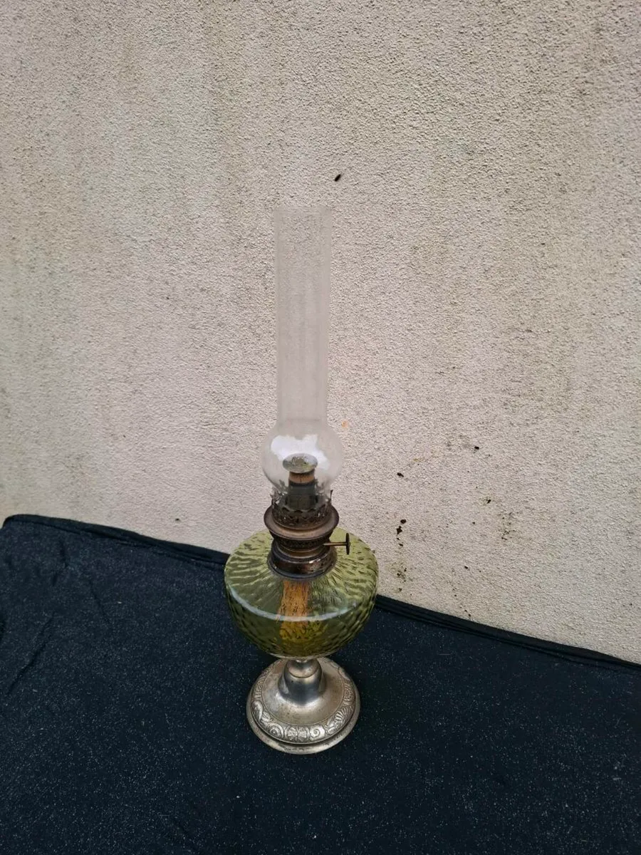 Antique oil lamp postage possible - Image 1