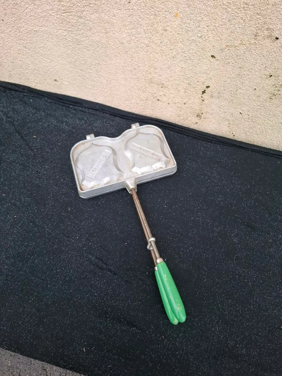 Vintage toastie maker - Image 1