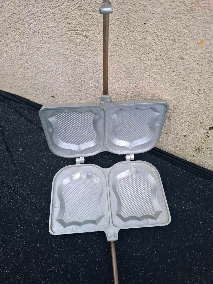 Vintage toastie maker - Image 2