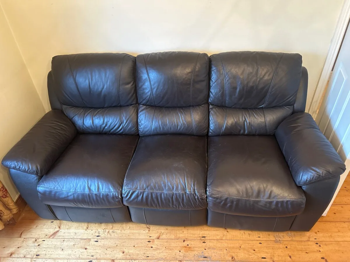 Black leather couch , mint condition - Image 1