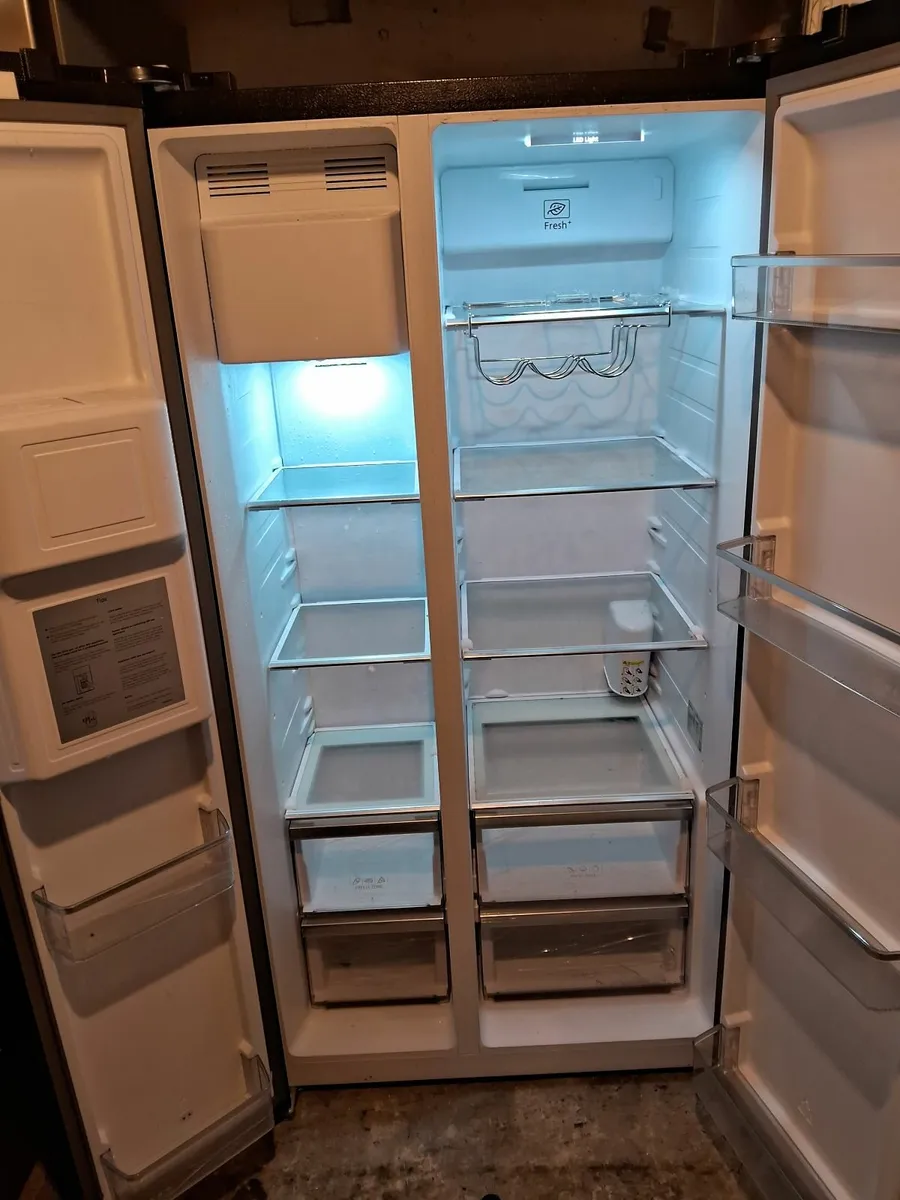 EX DISPLAY BRAND NEW AMERICAN FRIDGE AND FREEZER - Image 4