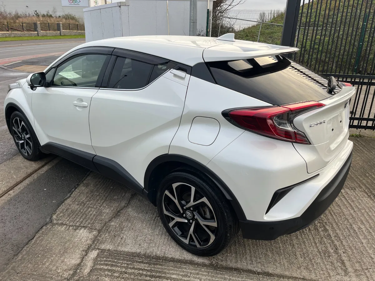 TOYOTA C-HR 2019, 1.8 HYBRID AUTO LOW KM HIGH SPEC - Image 4