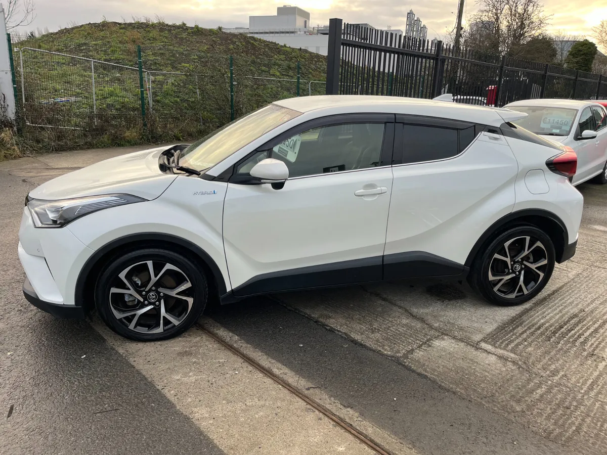 TOYOTA C-HR 2019, 1.8 HYBRID AUTO LOW KM HIGH SPEC - Image 3