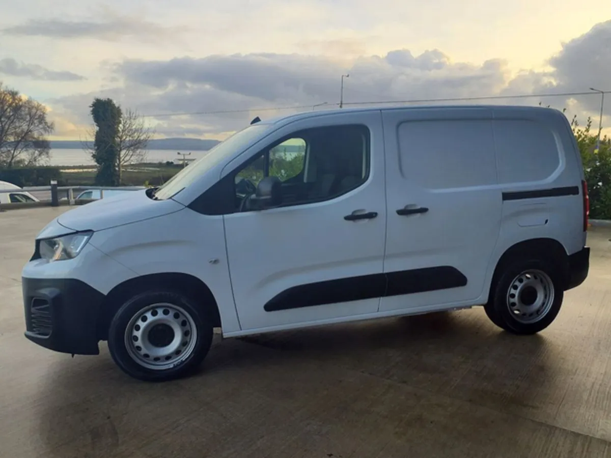 Peugeot Partner BLUEHDI PROFESSIONAL PREMIUM PLUS - Image 4