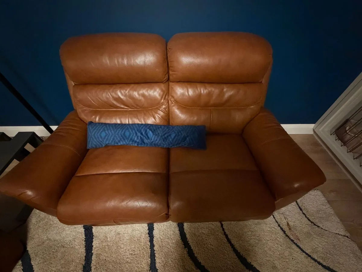 Leather recliner 3 seater 2x Seaters (electric) - Image 2