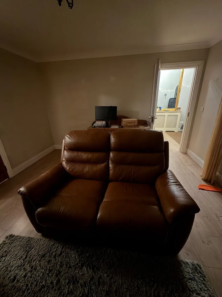 Leather recliner 3 seater 2x Seaters (electric) - Image 3