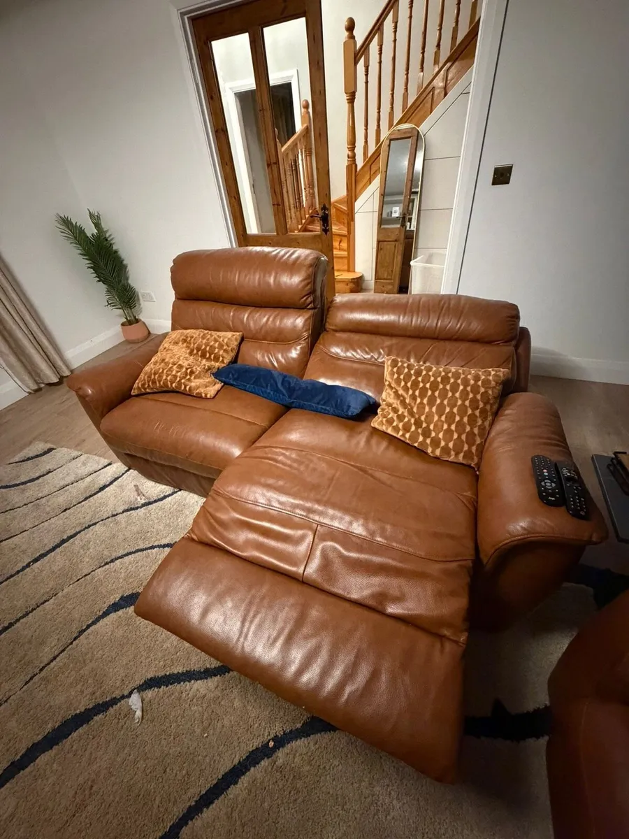 Leather recliner 3 seater 2x Seaters (electric) - Image 4