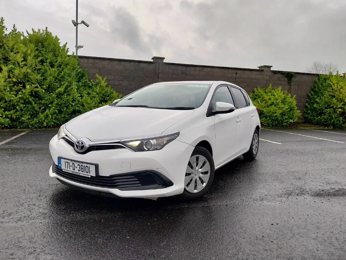 Toyota Auris 2017 - Image 1