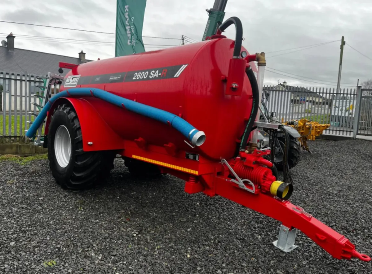 New Hi-Spec 2600 tanker with 7.5m trailing shoe - Image 3