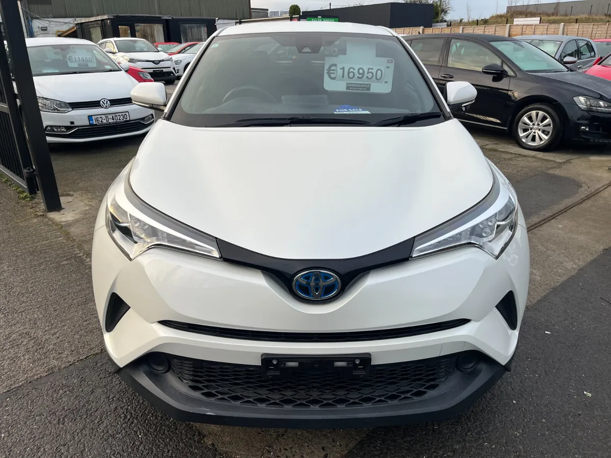 TOYOTA C-HR 2017, 1.8 HYBRID AUTO LOW KM - Image 2